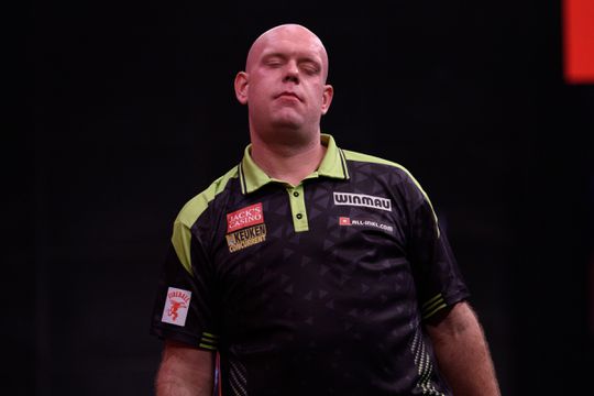 Britse media duiken massaal op 'lelijke vechtpartij' van Michael van Gerwen