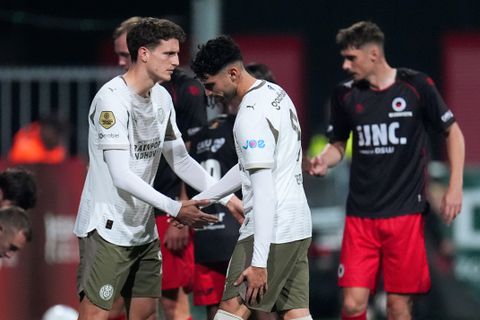 Grote opluchting bij PSV: blessure van enige overgebleven spits blijkt mee te vallen
