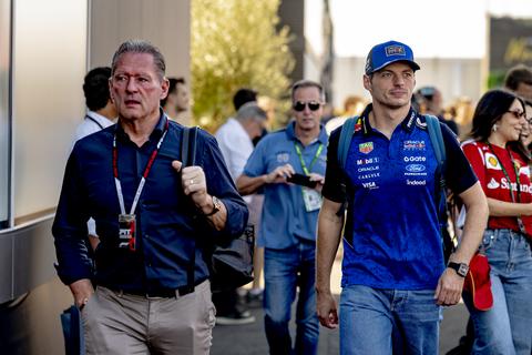 Max Verstappen onthult opvallend advies van vader Jos: 'Doe een stapje terug'