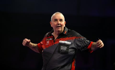 Dartsicoon Phil Taylor (66) keert terug: 'Ik moest er een goede reden voor hebben'