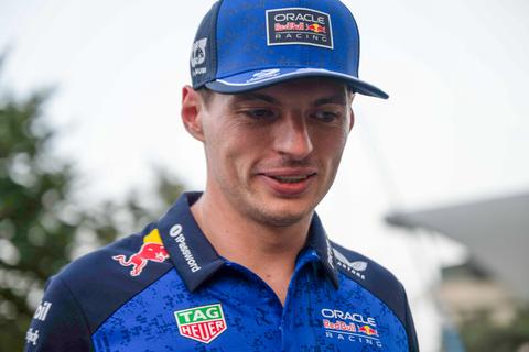 Max Verstappen kreeg bijzonder cadeau voor dochter Lily (1) van jonge fan: 'Ze vond het geweldig'