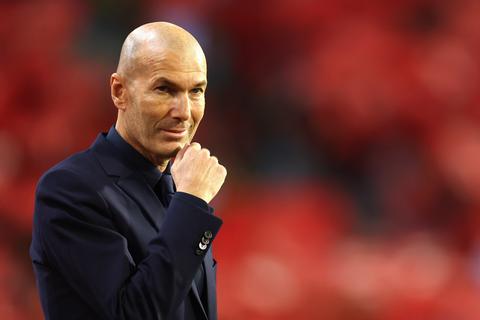 Voetbalicoon Zinedine Zidane gaat de wereld over door uitbundige actie tegen België van Mark van Bommel