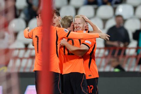 Mexx Meerdink bekoort Johan Derksen: 'Niemand in Nederland gaat het ooit nog over Memphis Depay hebben'