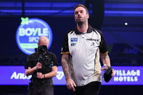 Topdarter (37) ging door een hel voor World Grand Prix en zegde bijna af: 'Het is verschrikkelijk geweest'