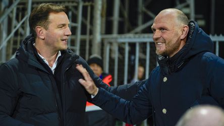 Voormalig FC Twente-directeur springt in de bres voor ontslagen trainer: 'Dat is gewoon niet waar'