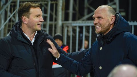 Voormalig FC Twente-directeur springt in de bres voor ontslagen trainer: 'Dat is gewoon niet waar'