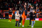 Sherida Spitse neemt samen met haar kinderen afscheid bij Oranje Leeuwinnen. ©Pro Shots.