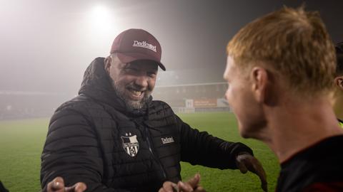 Stuntende Theo Janssen (45) doet belofte na historische avond in KNVB Beker: 'Ik doe het licht uit'