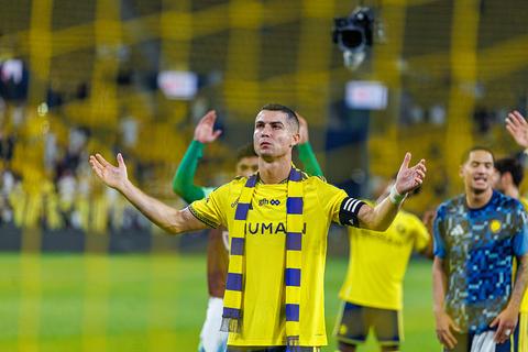 Voetbalicoon Cristiano Ronaldo dolgelukkig met bijzonder eerbetoon: 'Deze prijs is ook van jullie'