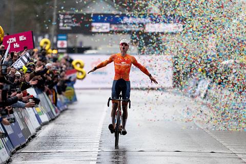 'Kindje' van Mathieu van der Poel onder druk: 'Deed pijn aan de ogen'