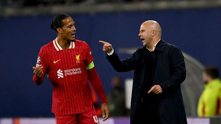 Virgil van Dijk onthult het geheim van Arne Slot bij Liverpool: 'Dat doet hij om ons scherp te houden'