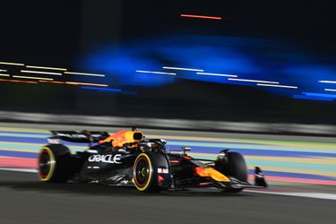 Wereldkampioen Max Verstappen valt tegen, Lando Norris pakt pole bij sprintkwalificatie in Qatar