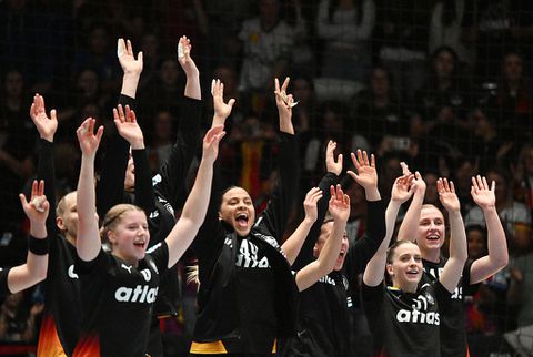 Gastland Duitsland steelt de show op WK handbal met ongekende monsterzege