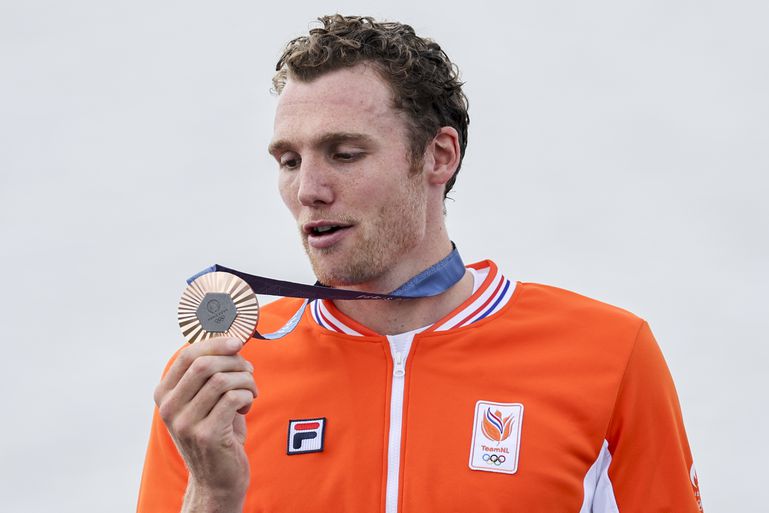 Olympiërs doen na veel ophef boekje open over bizarre staat bronzen medaille: 'Lijkt 100 jaar oud'