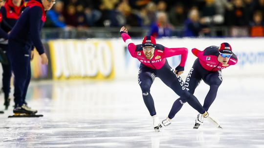 Sensationeel gevecht tussen twee ploeggenoten op de 10 kilometer beslist NK allround