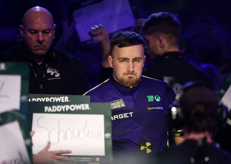 Luke Littler waarschuwt publiek WK darts na opvallend gedrag: 'Dit is wat ik doe'