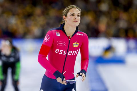 'Wondertalent' (18) smijt woedend met bril na teleurstelling bij OKT schaatsen: 'Vier jaar wachten'