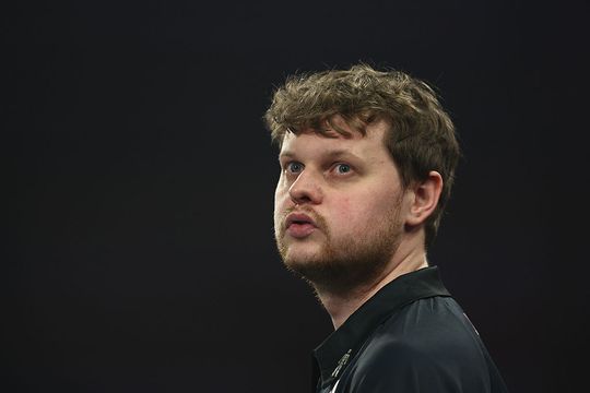 Nederlandse darter wekt verbazing met 'materiaalpech' op WK: 'Dat moet je dan dus niet doen'