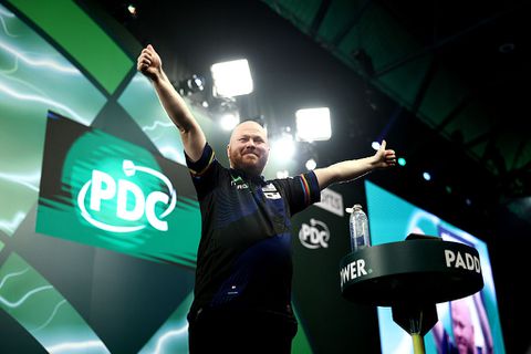 Sensatie van WK darts wil torenhoog prijzengeld in bizarre droom stoppen: 'Binnen een week failliet'