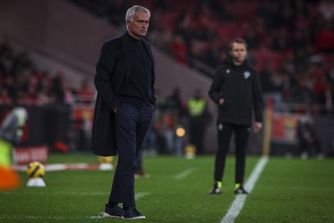 José Mourinho choqueert Portugese pers en ontkent gelijkspel van Benfica volledig: 'Wij hebben 3-2 gewonnen'