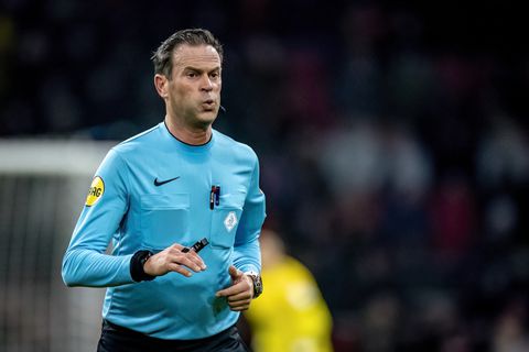Scheidsrechter Bas Nijhuis door het stof na VAR-optreden bij RKC - Sparta: 'Had ik niet moeten doen'