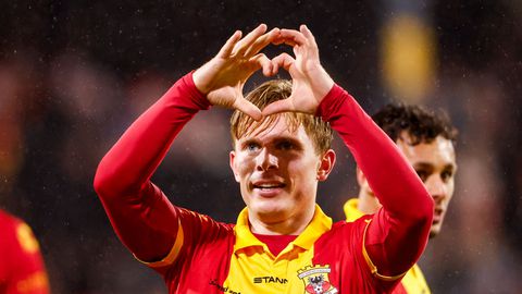 Ajax handelt snel door blessureprobleem: Go Ahead-uitblinker tekent in Amsterdam