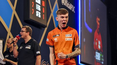 Verrassende tegenstander Michael van Gerwen lust Nederlander rauw: 'Ik ben niet bang om tegen hem te spelen'