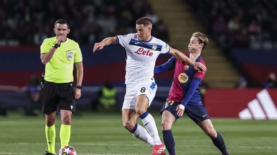Zwakke Frenkie de Jong opvallend vaak genoemd als schuldige van matig Champions League-duel FC Barcelona