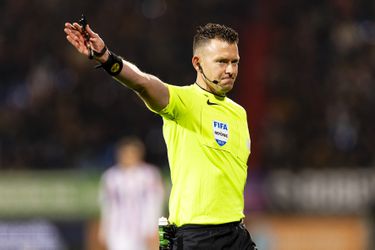Dit is Allard Lindhout: talentvolle scheidsrechter kreeg officiële klacht en leidt Ajax-PSV