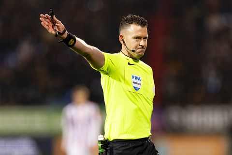Dit is Allard Lindhout: talentvolle scheidsrechter kreeg officiële klacht en leidt PSV-Feyenoord