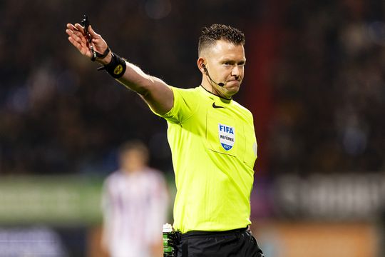 Dit is Allard Lindhout: talentvolle scheidsrechter kreeg officiële klacht en leidt PSV-Feyenoord