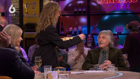 Groot feest in studio Vandaag Inside leidt tot hilariteit: 'De enige die geen taart heeft gekregen'