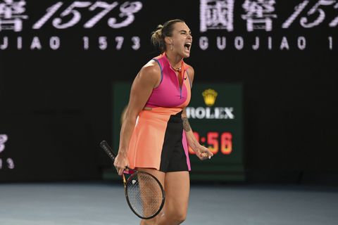 Moeder van ballenmeisje is teleurgesteld over toptennissters bij Australian Open: 'Waarom liep zij zo snel weg?'