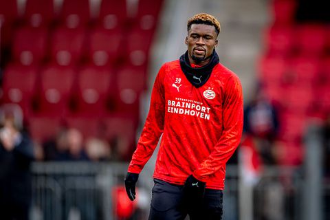 PSV-verdediger komt aan in Turkije: miljoenenaankoop gaat Eindhoven verlaten