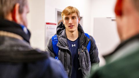 Olympische topfavoriet Jordan Stolz bekritiseert Nederlandse schaatsers: 'Dat zeggen zij in de media'