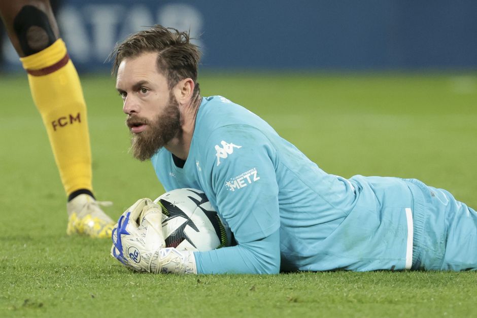 Metz-keeper blundert met mislukte hakbal tegen Monaco: 'Ik deed gewoon maar wat'