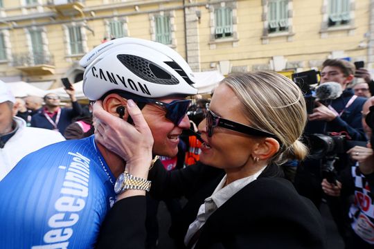 Mathieu van der Poel lacht om groot verschil met vriendin Roxanne: 'Zij doet dat heel veel'