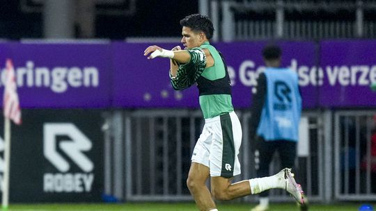 Ragnar Oratmangoen draagt 55 minuten fout shirt bij Sparta - Fortuna