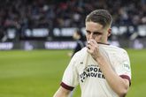 Joey Veerman wijst naar Bas Nijhuis na penalty voor NEC: 'Hij fluit nooit'
