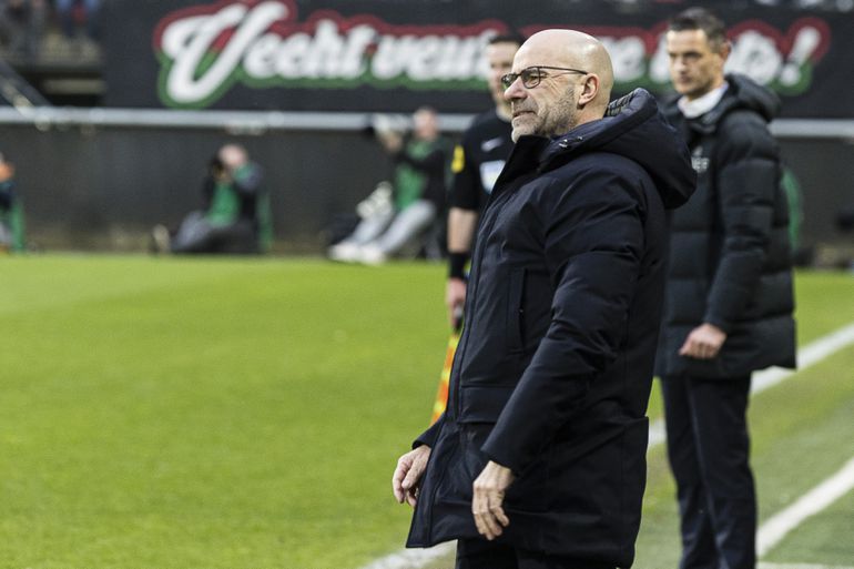 'Bij vlagen arrogant': PSV-trainer Peter Bosz schrikt van nederlaag tegen NEC aan