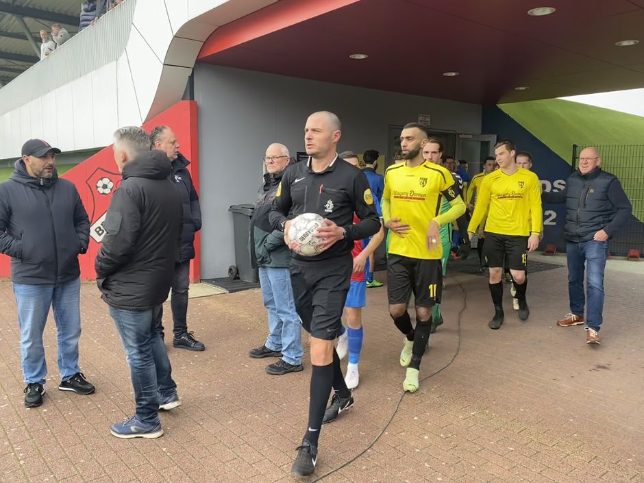 Een dag in het spoor van arbiter Danny Koevermans (45): naam ex-international gaat snel rond op de velden