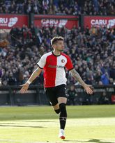 Jakub Moder juicht na openingstreffer. ©ANP.