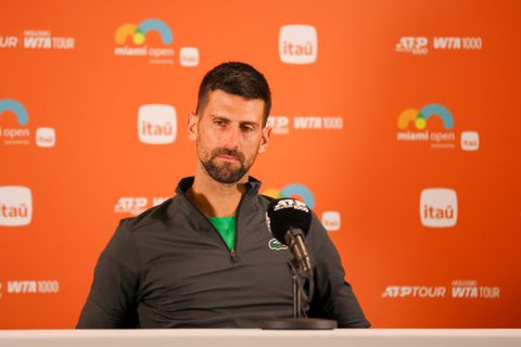 Bijzondere finale Novak Djokovic valt in het water: Servische tennisser moet wachten op bijzonder duel