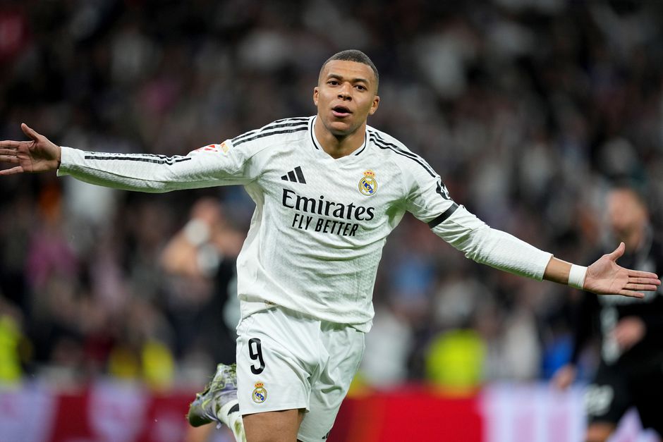Kylian Mbappé looft Cristiano Ronaldo na mooie mijlpaal: 'We spreken elkaar nog steeds'