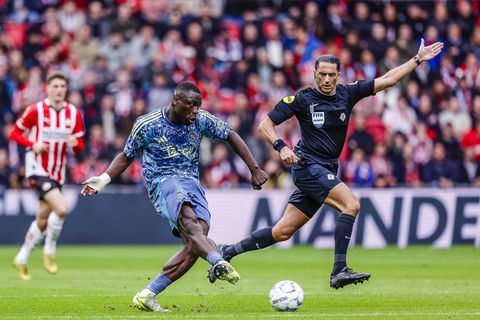 Vrees voor staking bij PSV - Ajax: stadionspeaker maant publiek tot kalmte na heftige spreekkoren