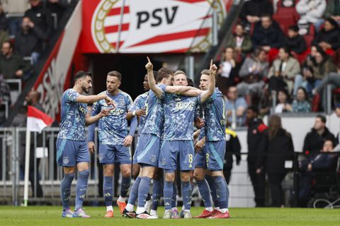 PSV en Ajax op rapport: onvoldoendes in Eindhoven, hoog cijfer voor rasechte Ajacied
