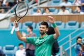 Na foto met Lionel Messi loopt Novak Djokovic nu voetballegende van ander kaliber tegen het lijf
