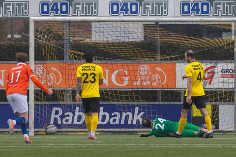 Voetbalwedstrijd loopt volledig uit de hand: oor afgebeten na bizarre vechtpartij op Nederlands amateurveld