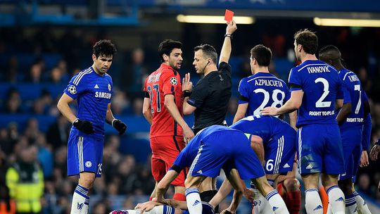 Oud-topscheids Björn Kuipers doet boekje open over grootste fout van carrière: 'Ibrahimovic is het nooit vergeten'