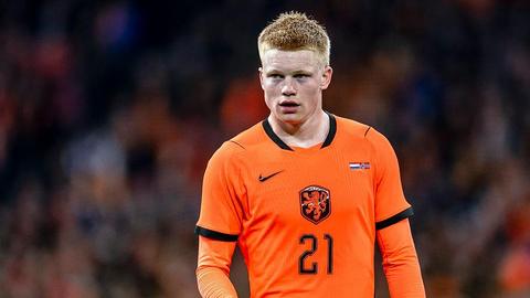 Toptalent Kees Smit (20) duikt op in bijzondere commercial met voetbalicoon Lionel Messi